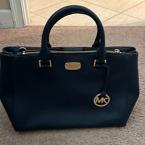 Michael Kors purse - Picture 2 of 8